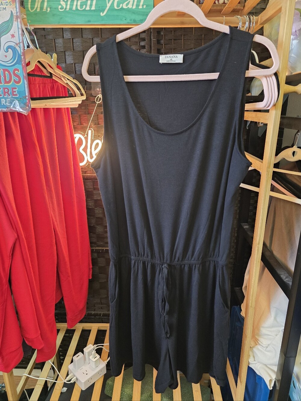 #0689 NEW 1X ZENANA Black Shorts Romper 2 Pockets 25"PTP 38.5"Long 16-26"Wst